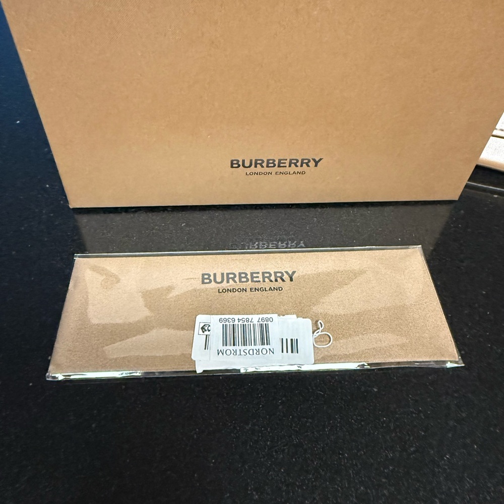 Burberry Sunglasses - Picture 7 of 9